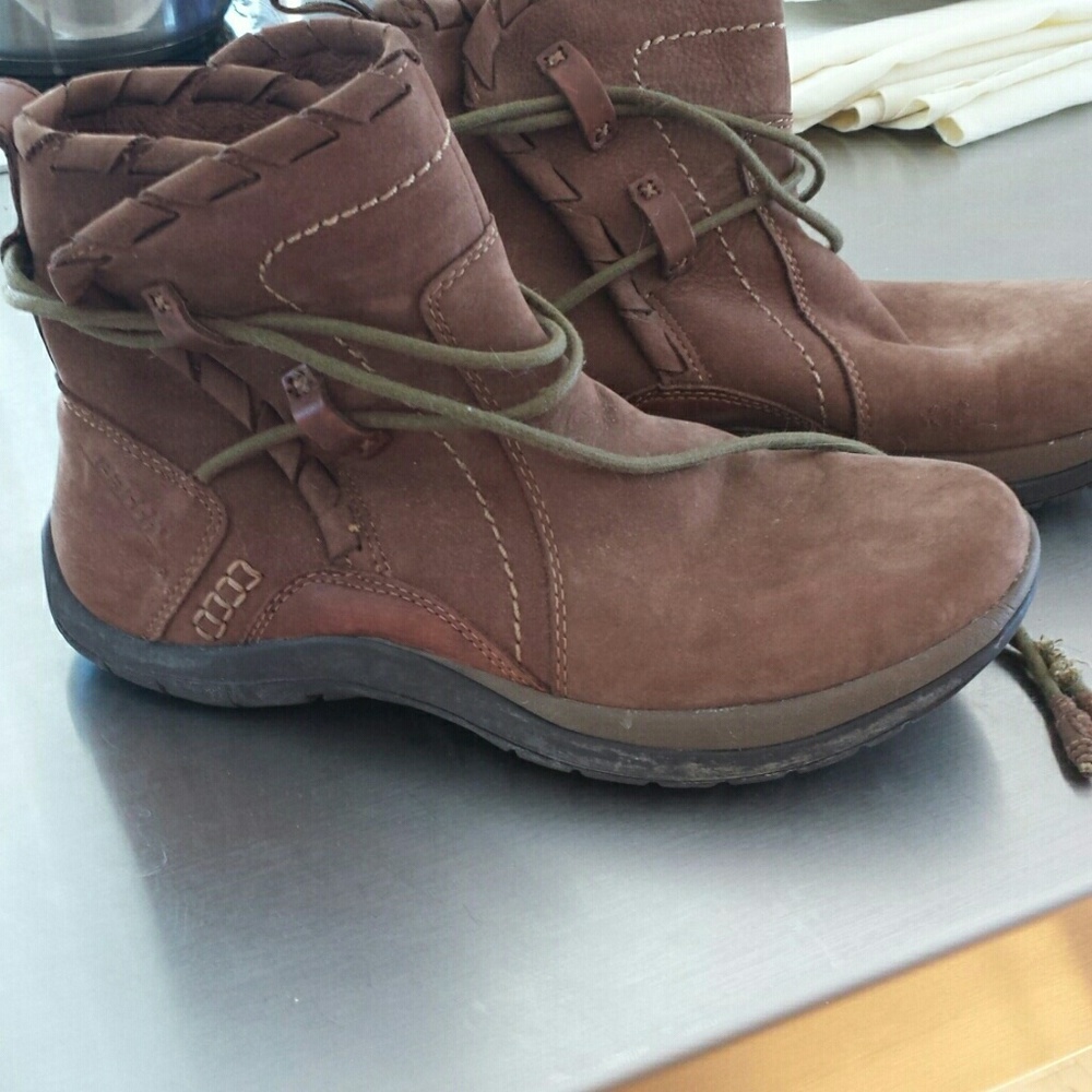 EARTH.... LEATHER BOOT